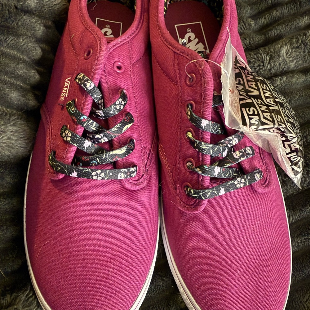 Vans Women's size 9 purple with floral laces and lining Sneakers